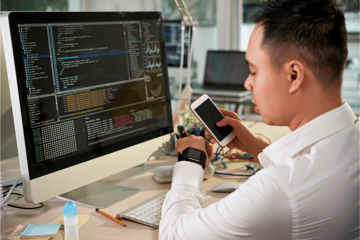 Mobile App Developers: For Handling App Crashes, Glitches, and UI Bugs During Beta Testing and After Release