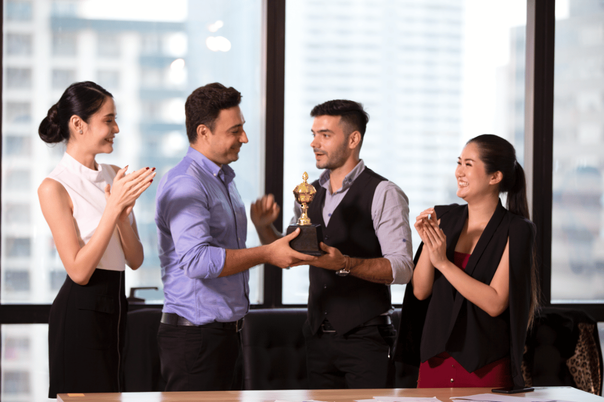 Implementing Recognition Strategies for Better Workplace Relationships